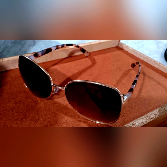 Universal Thread Sunglasses, leopard Rimmed - Picture 2 of 3